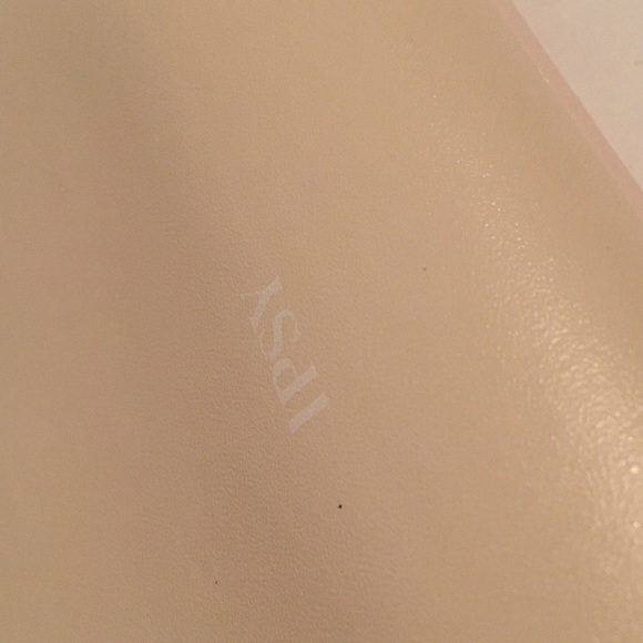 March 2021 
Ipsy glam bag
New 
Never Used - Picture 5 of 7